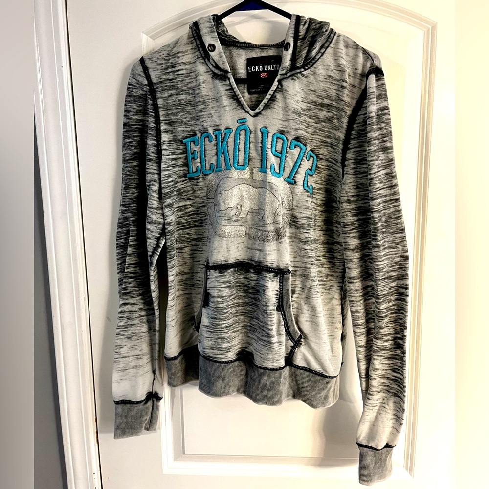 Women’s hooded sweatshirt.